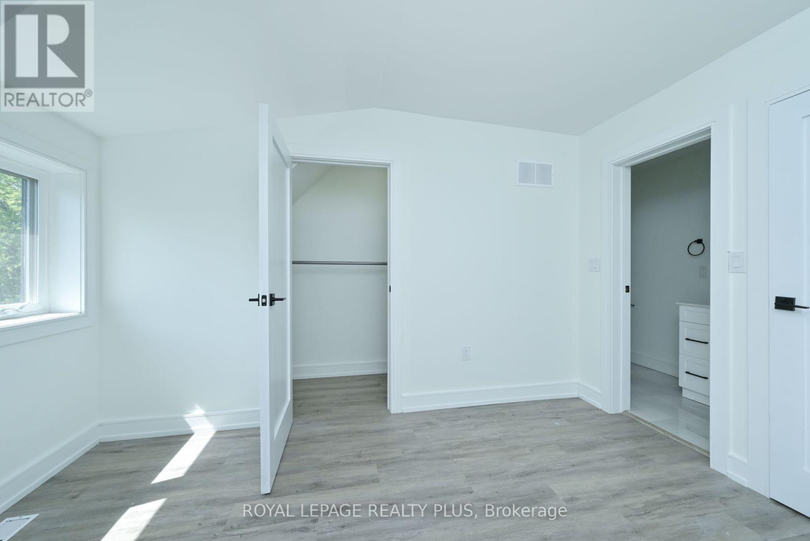Photo 13 of 23 Pauline Avenue, Toronto ON