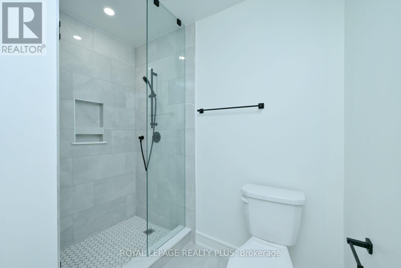 Photo 16 of 23 Pauline Avenue, Toronto ON