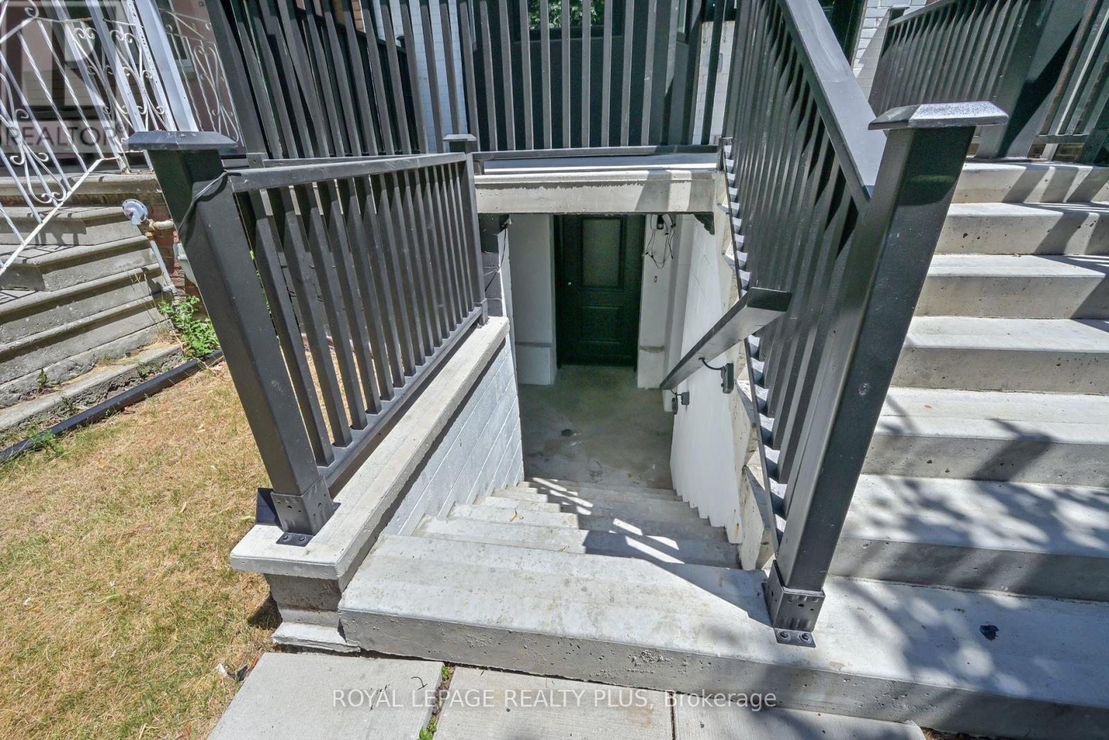 Photo 20 of 23 Pauline Avenue, Toronto ON