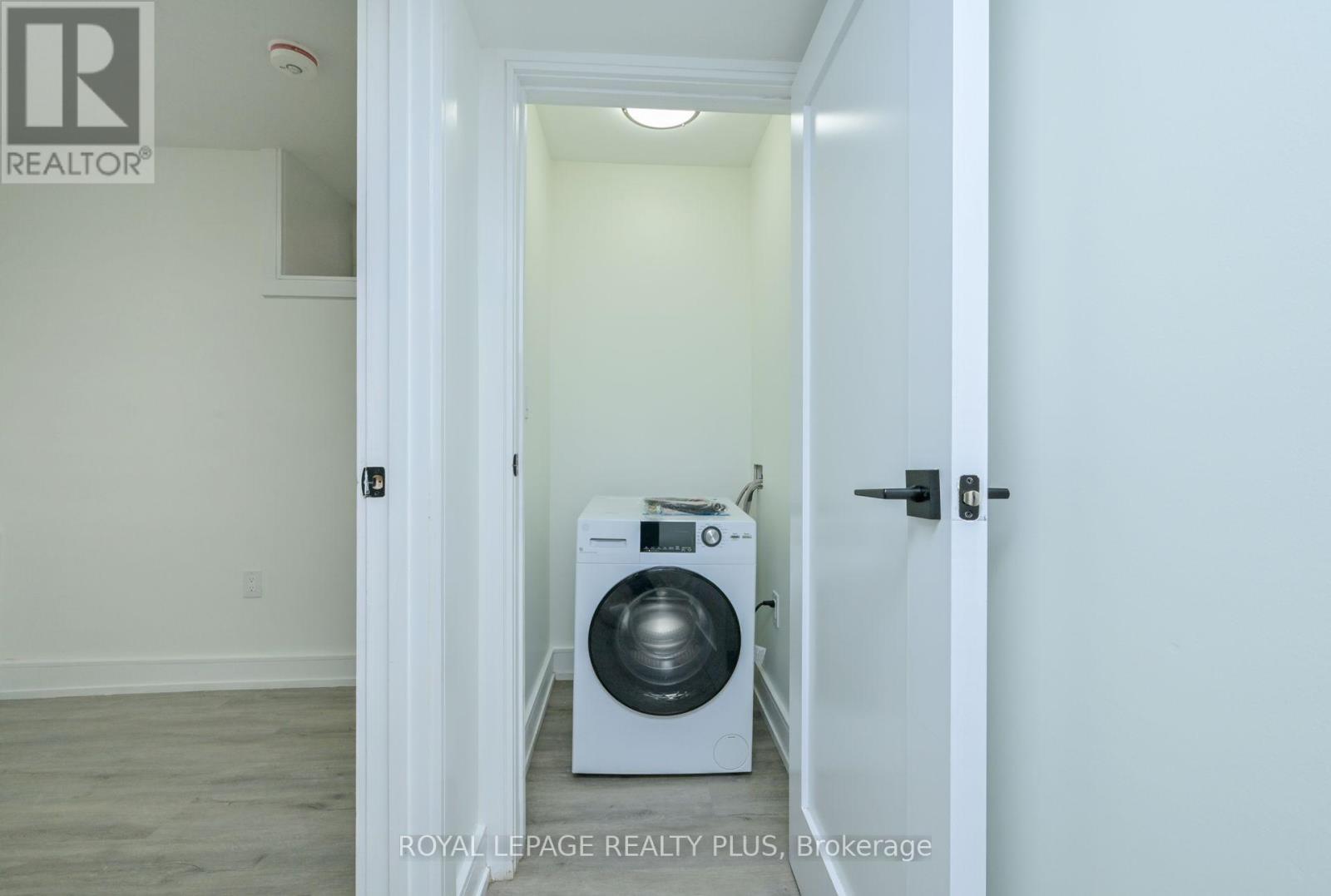 Photo 35 of 23 Pauline Avenue, Toronto ON