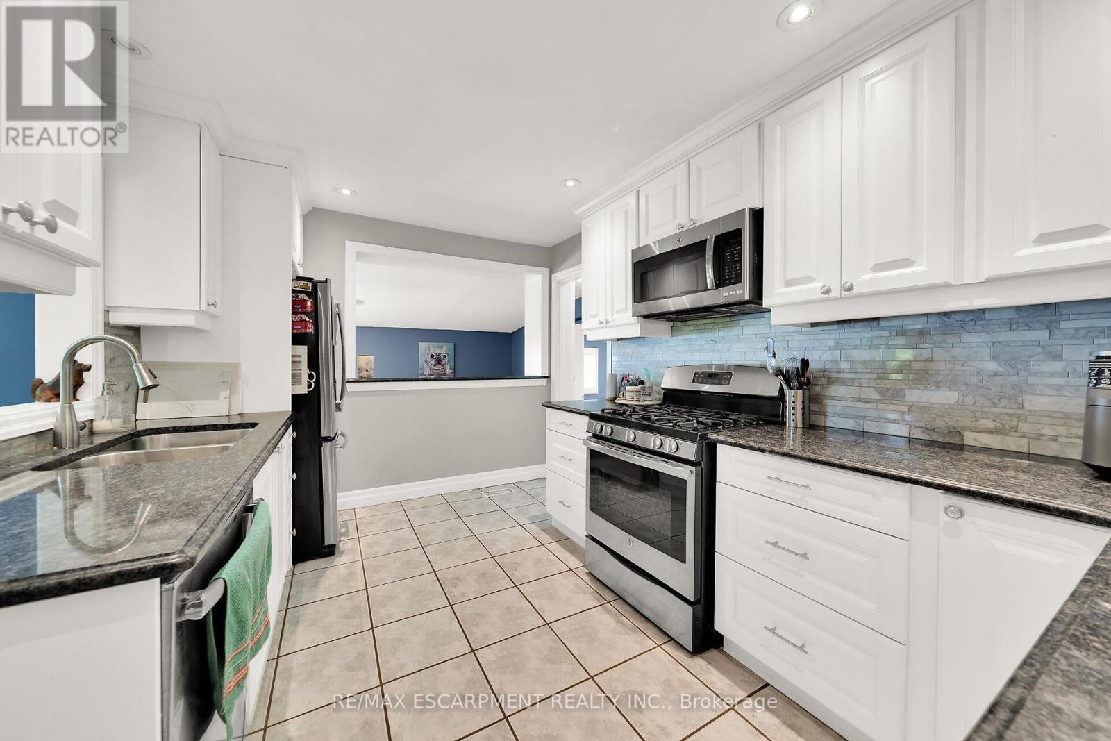 Photo 25 of 226 Carluke Road E, Hamilton ON