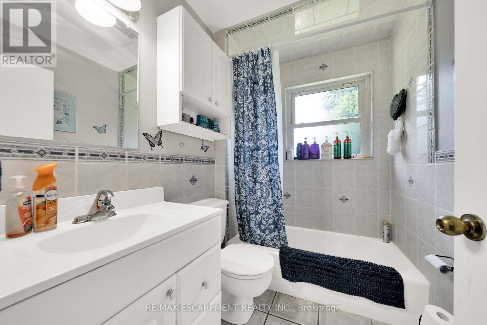 Photo 5 of 226 Carluke Road E, Hamilton ON