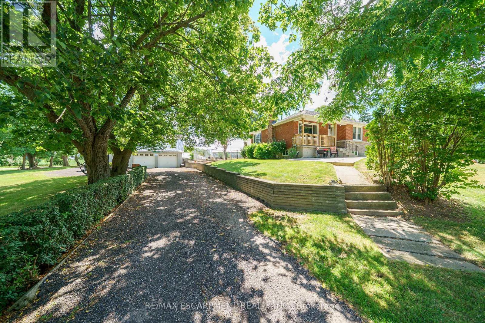 Photo 19 of 226 Carluke Road E, Hamilton ON