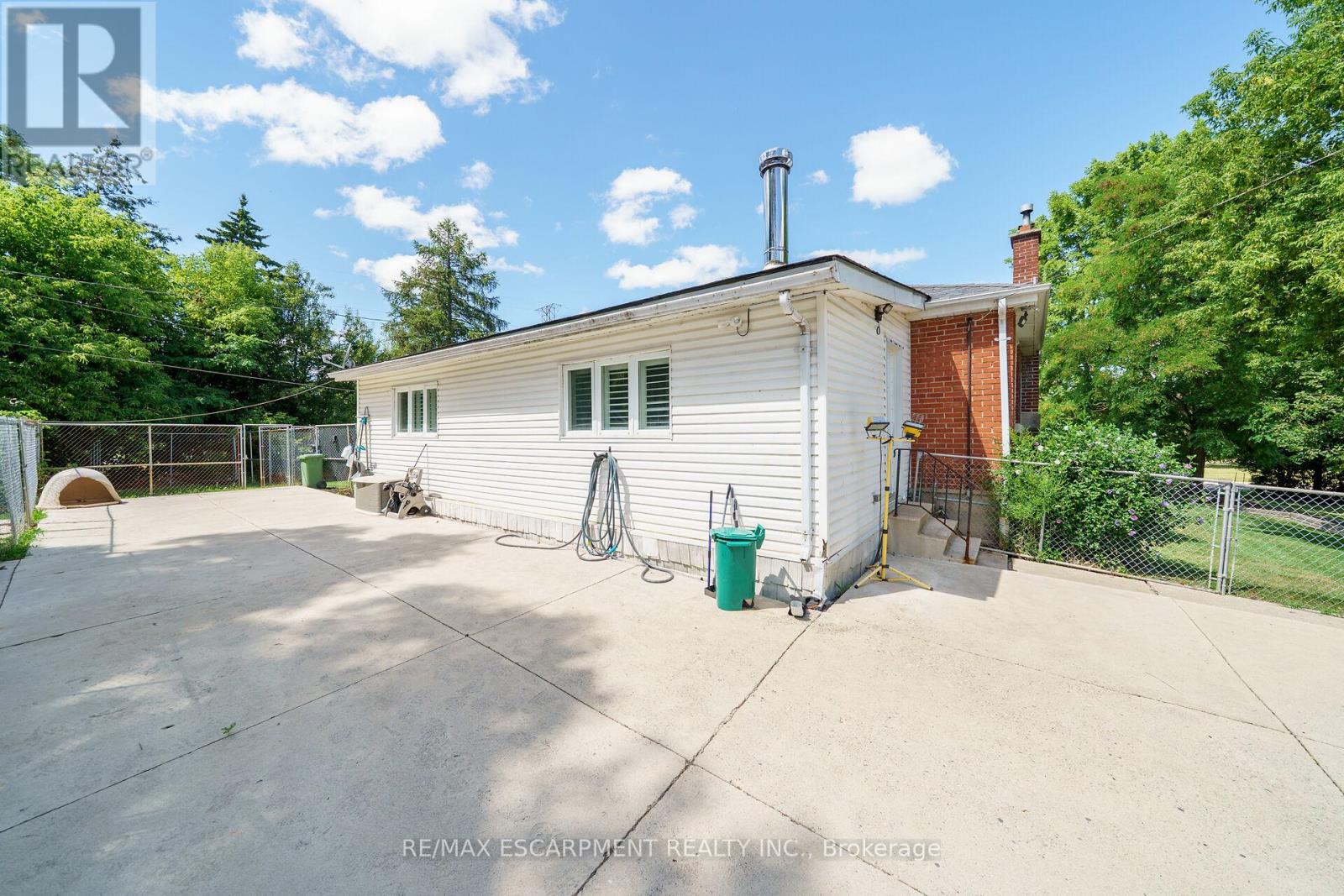 Photo 31 of 226 Carluke Road E, Hamilton ON