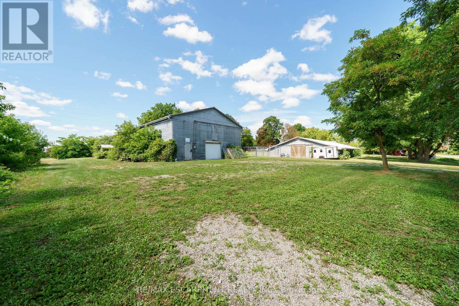 Photo 8 of 226 Carluke Road E, Hamilton ON