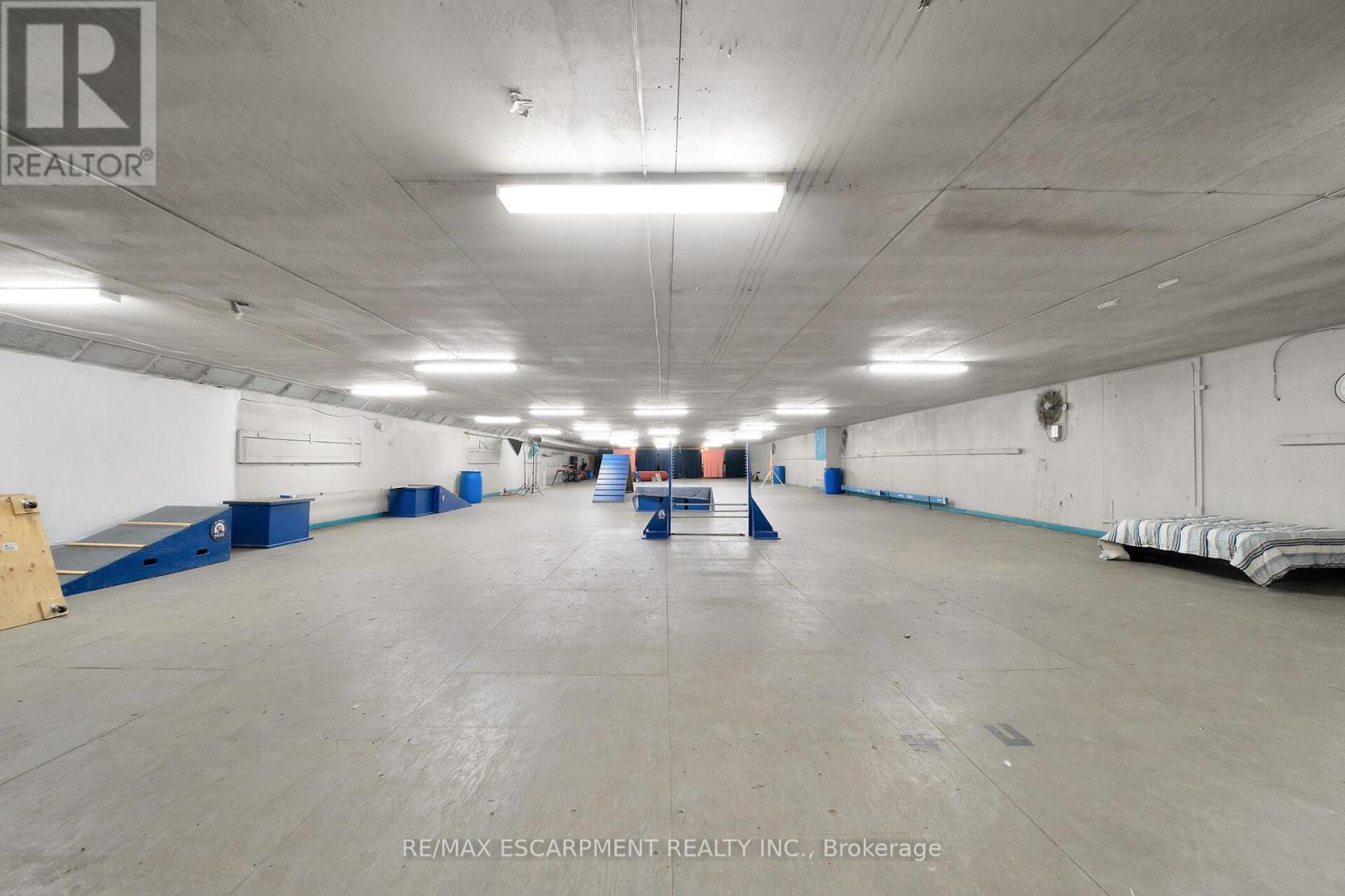Photo 9 of 226 Carluke Road E, Hamilton ON