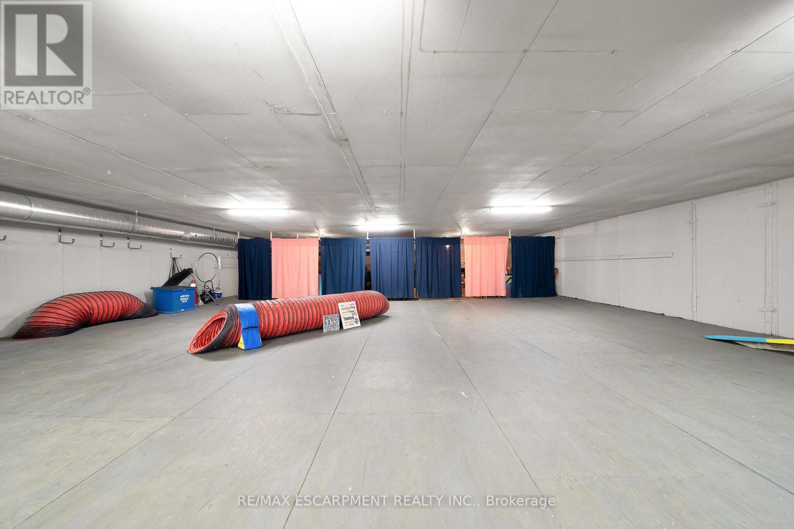 Photo 4 of 226 Carluke Road E, Hamilton ON