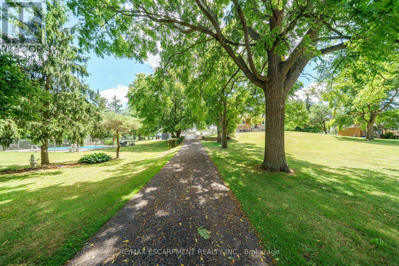 Photo 10 of 226 Carluke Road E, Hamilton ON