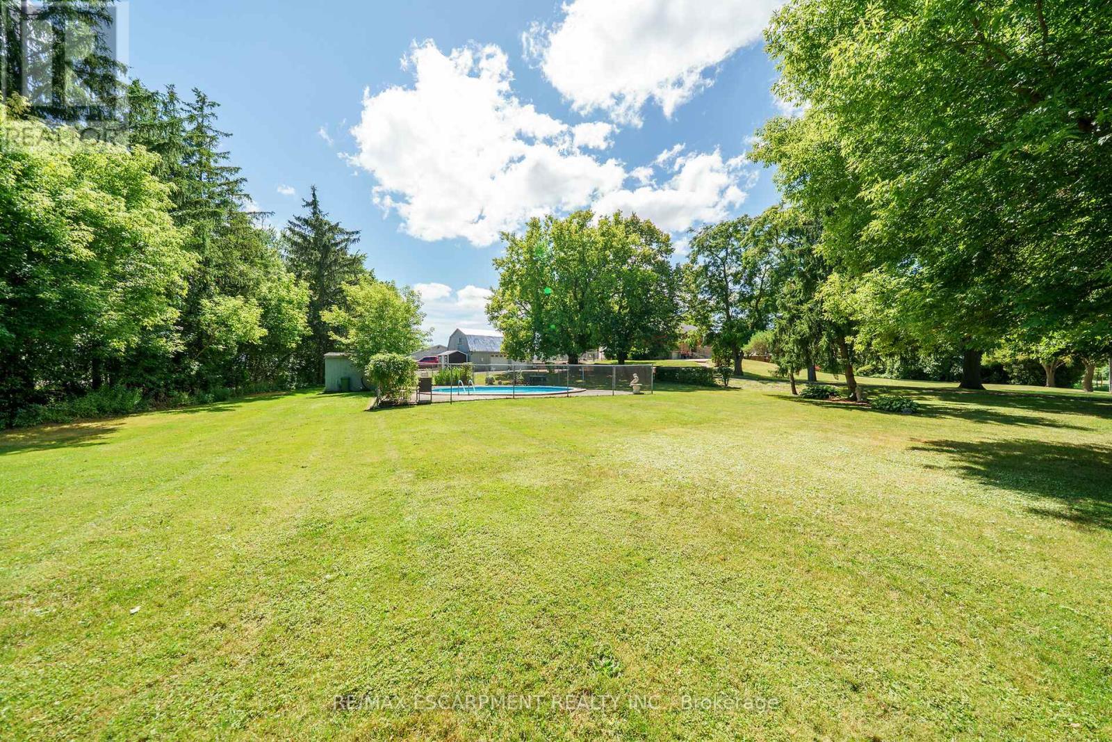 Photo 38 of 226 Carluke Road E, Hamilton ON