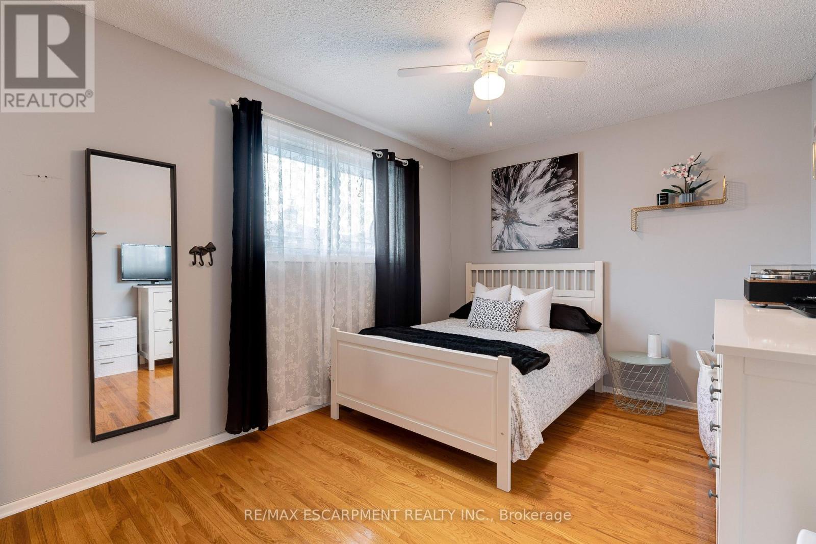 Photo 15 of 26 Madoc Street, Hamilton ON