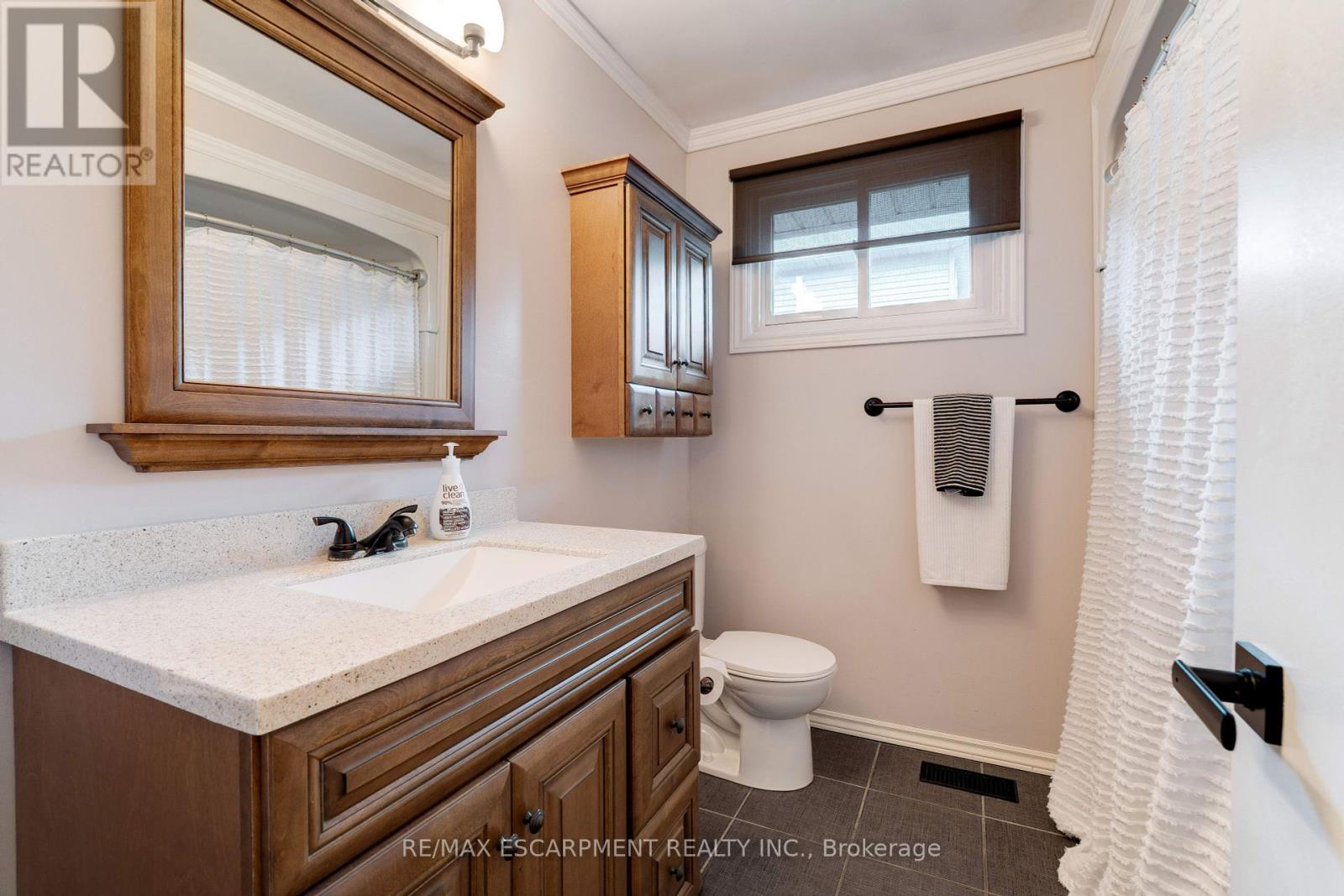 Photo 17 of 26 Madoc Street, Hamilton ON