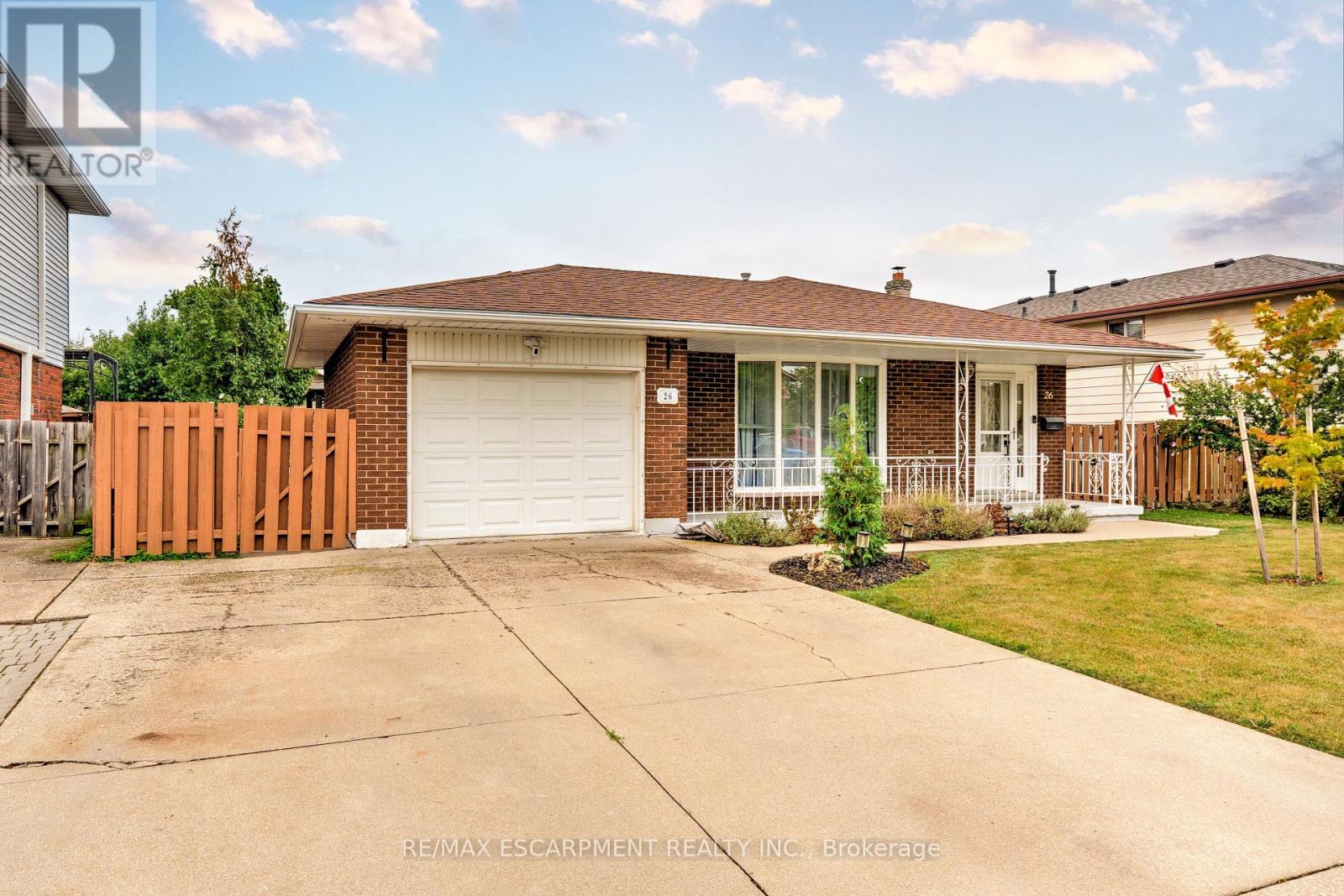 Photo 2 of 26 Madoc Street, Hamilton ON