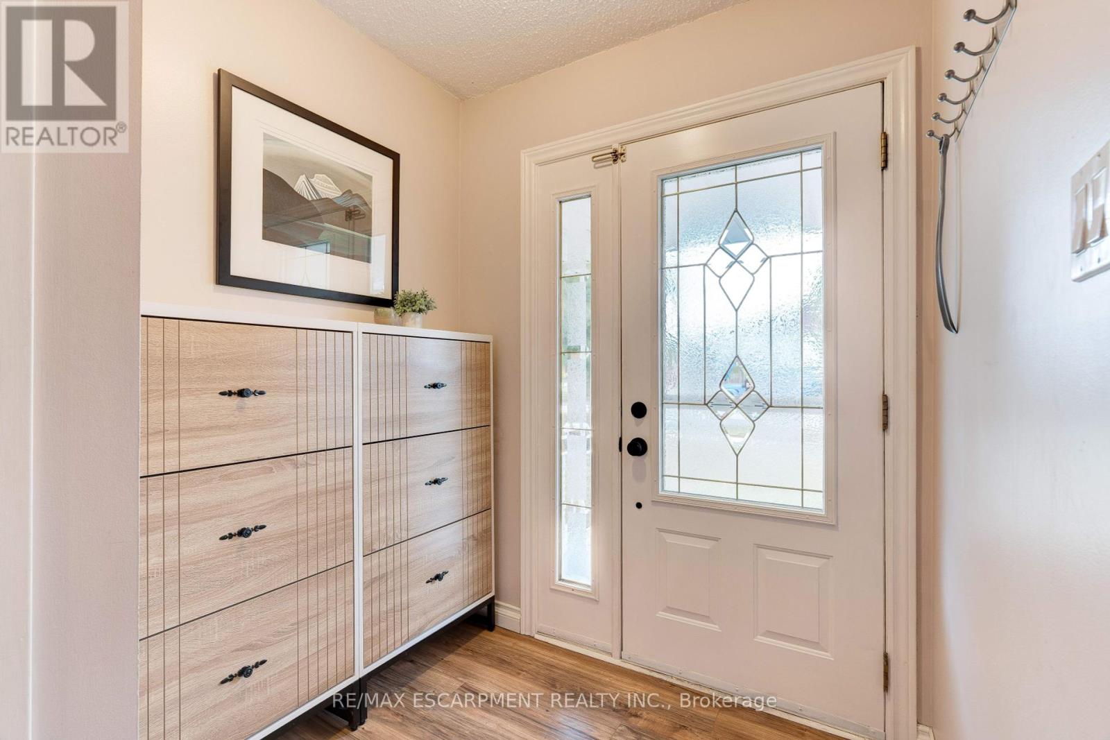 Photo 3 of 26 Madoc Street, Hamilton ON