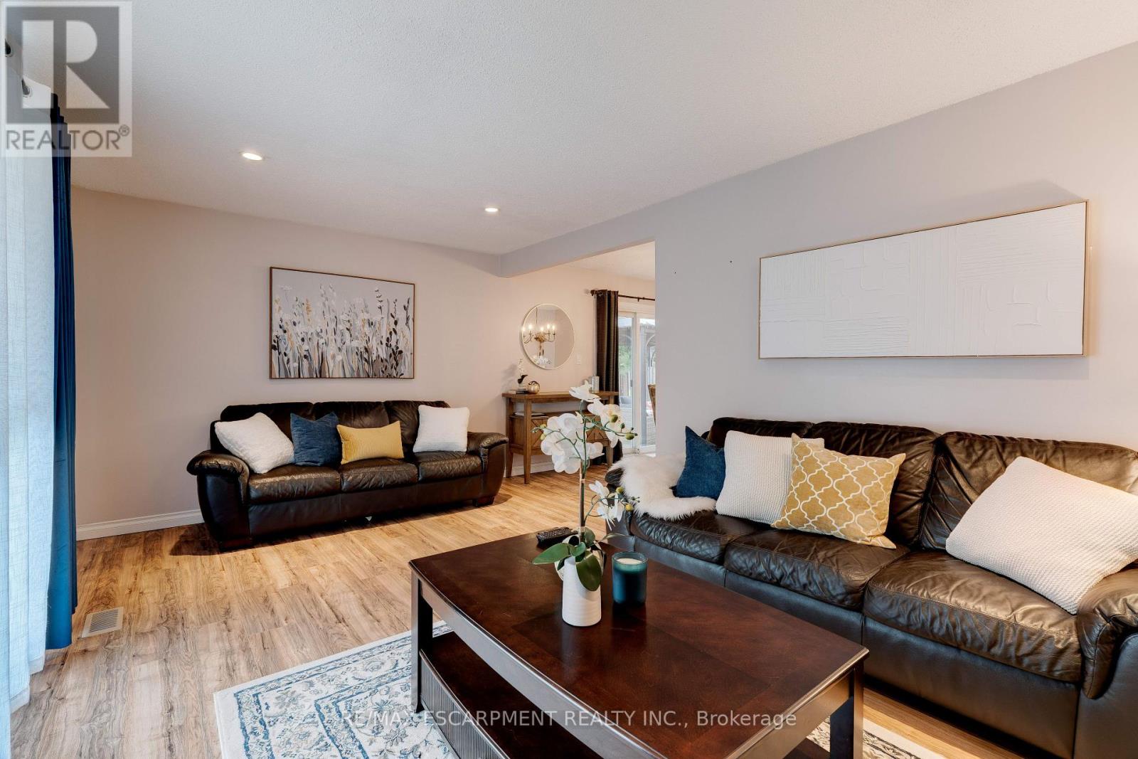 Photo 5 of 26 Madoc Street, Hamilton ON