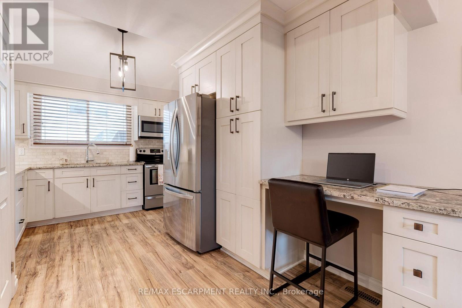 Photo 9 of 26 Madoc Street, Hamilton ON