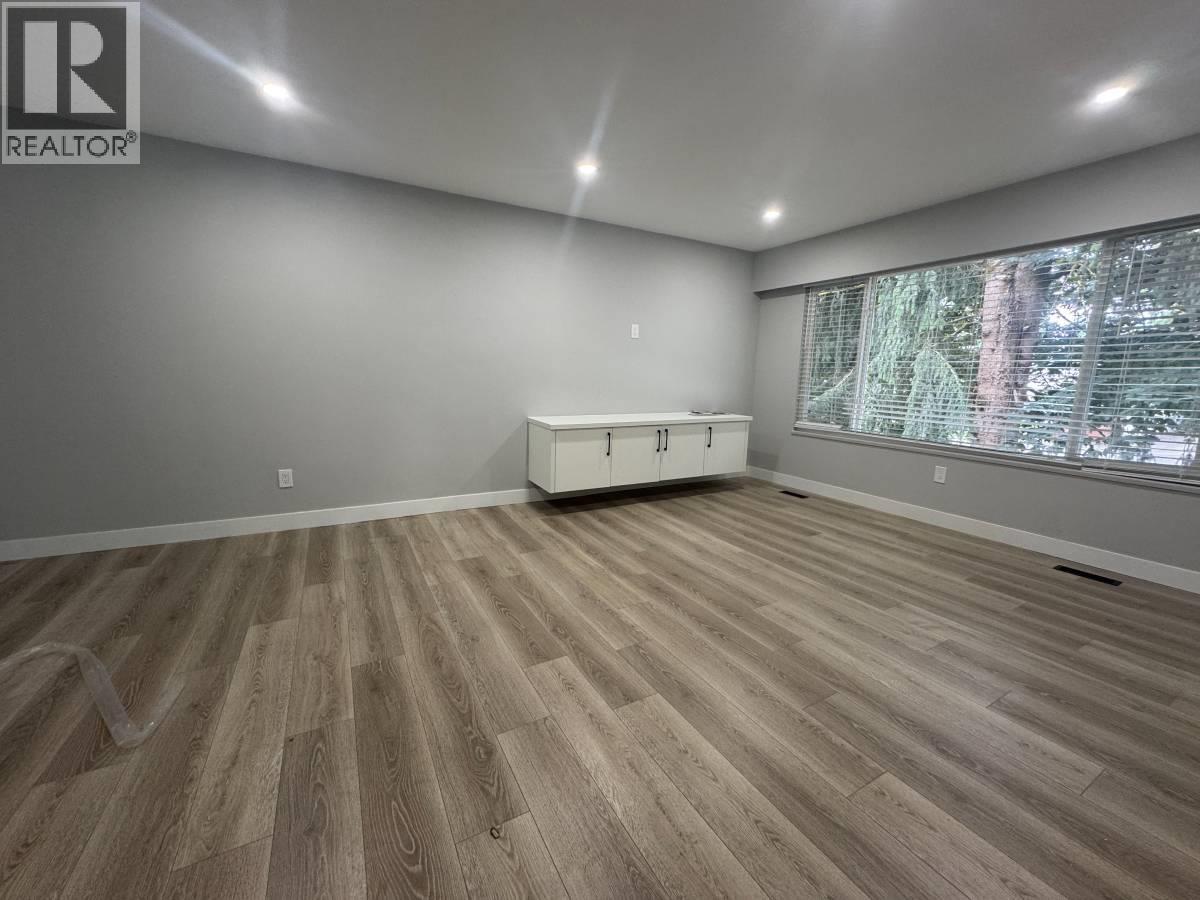 Photo 4 of 20809 117 Ave, Maple Ridge BC