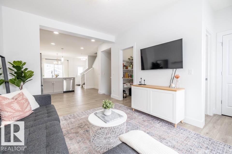 Photo 4 of 16638 31 Av Sw, Edmonton AB
