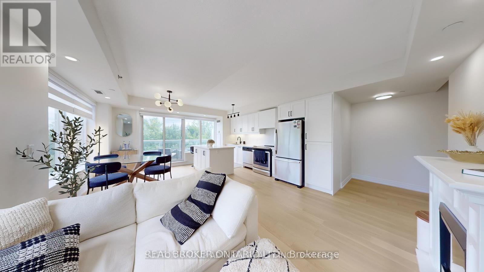 Photo 3 of 415 701 Sheppard Avenue W, Toronto ON