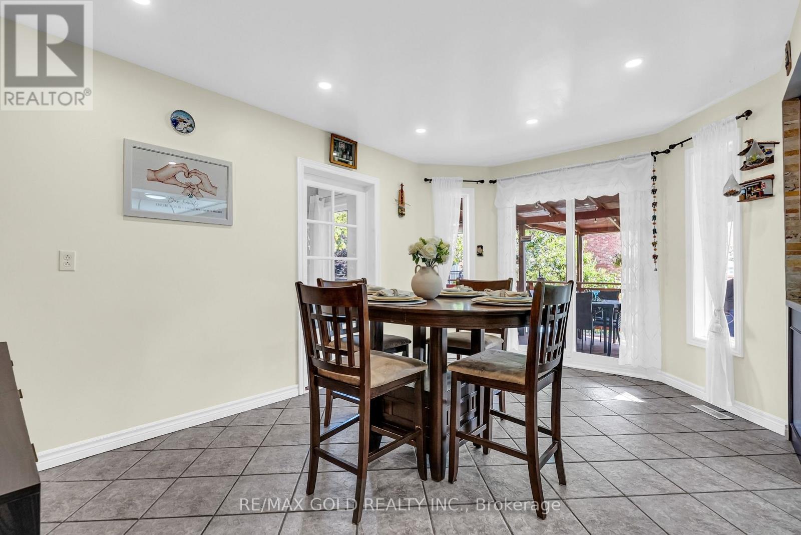 Photo 13 of 552 Farwell Crescent, Mississauga ON