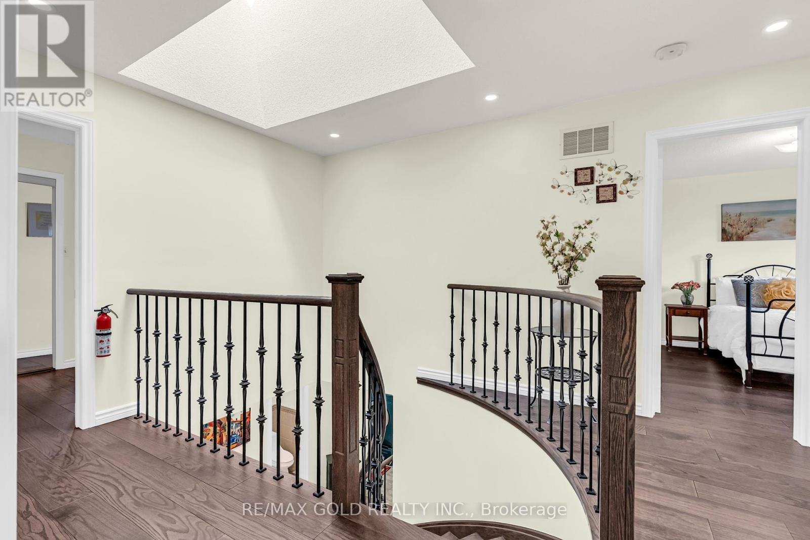 Photo 21 of 552 Farwell Crescent, Mississauga ON