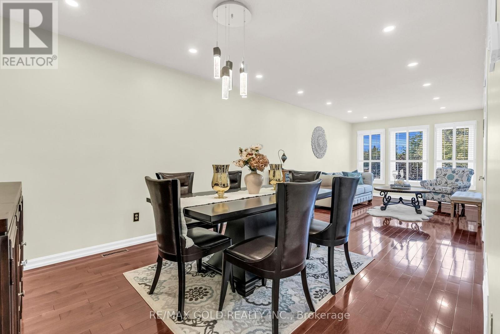 Photo 10 of 552 Farwell Crescent, Mississauga ON