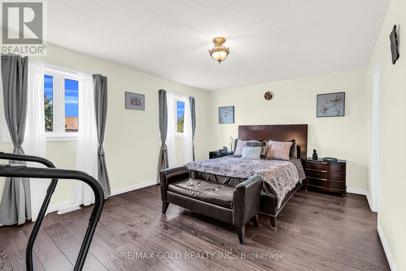 Photo 22 of 552 Farwell Crescent, Mississauga ON