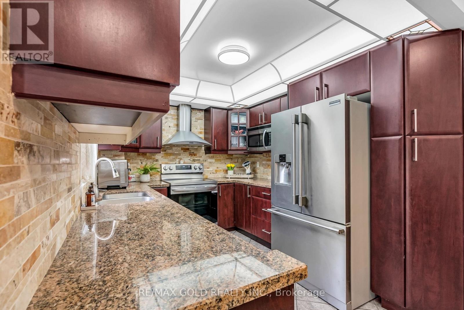 Photo 15 of 552 Farwell Crescent, Mississauga ON