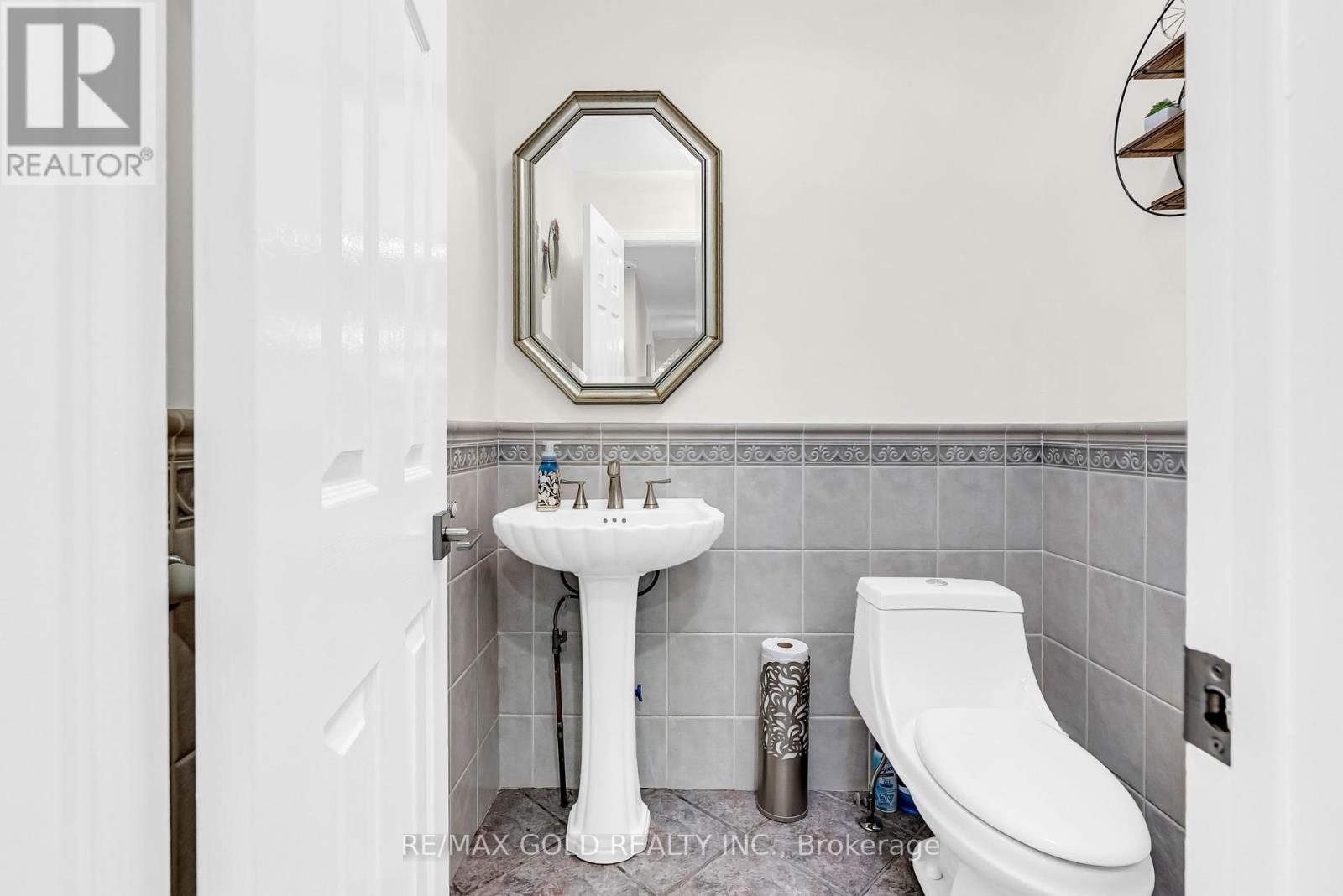 Photo 17 of 552 Farwell Crescent, Mississauga ON
