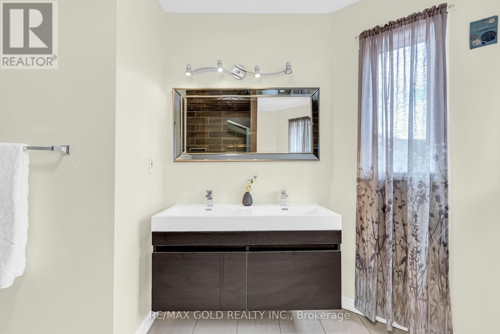Photo 29 of 552 Farwell Crescent, Mississauga ON