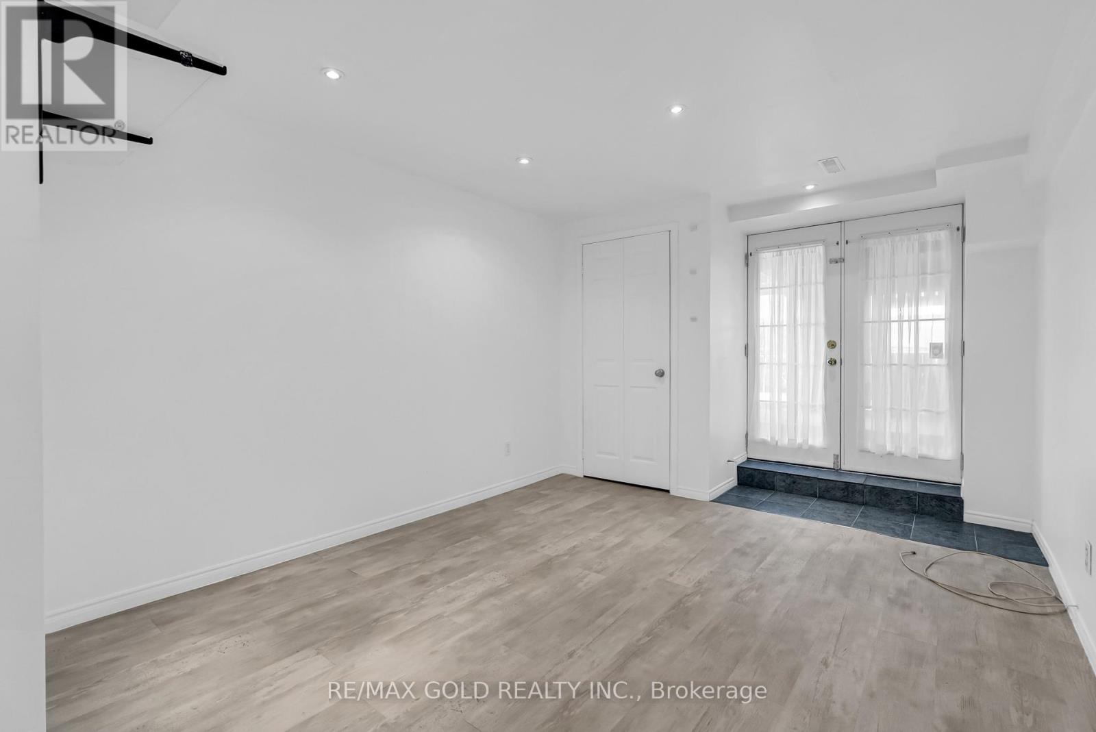 Photo 35 of 552 Farwell Crescent, Mississauga ON