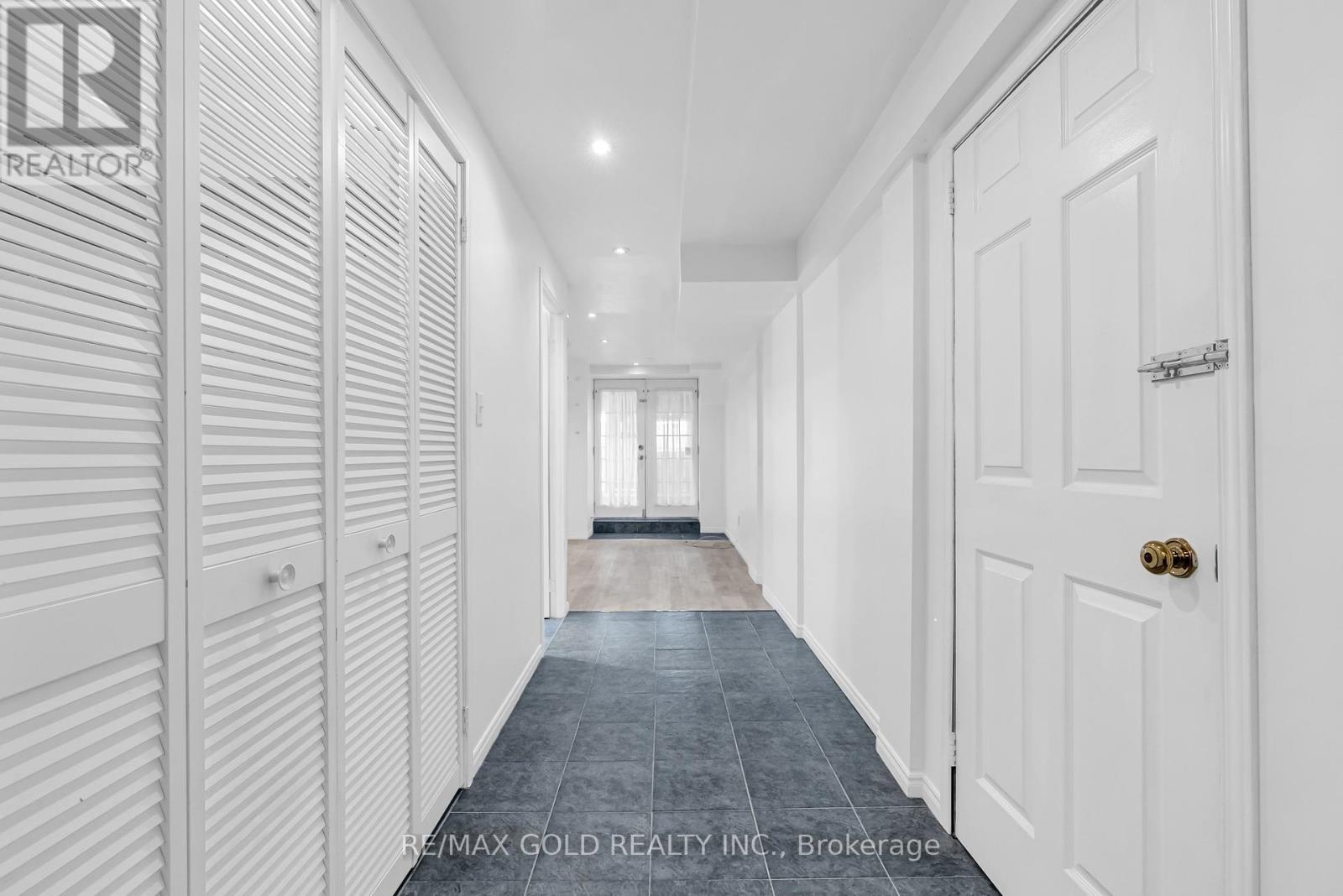 Photo 34 of 552 Farwell Crescent, Mississauga ON