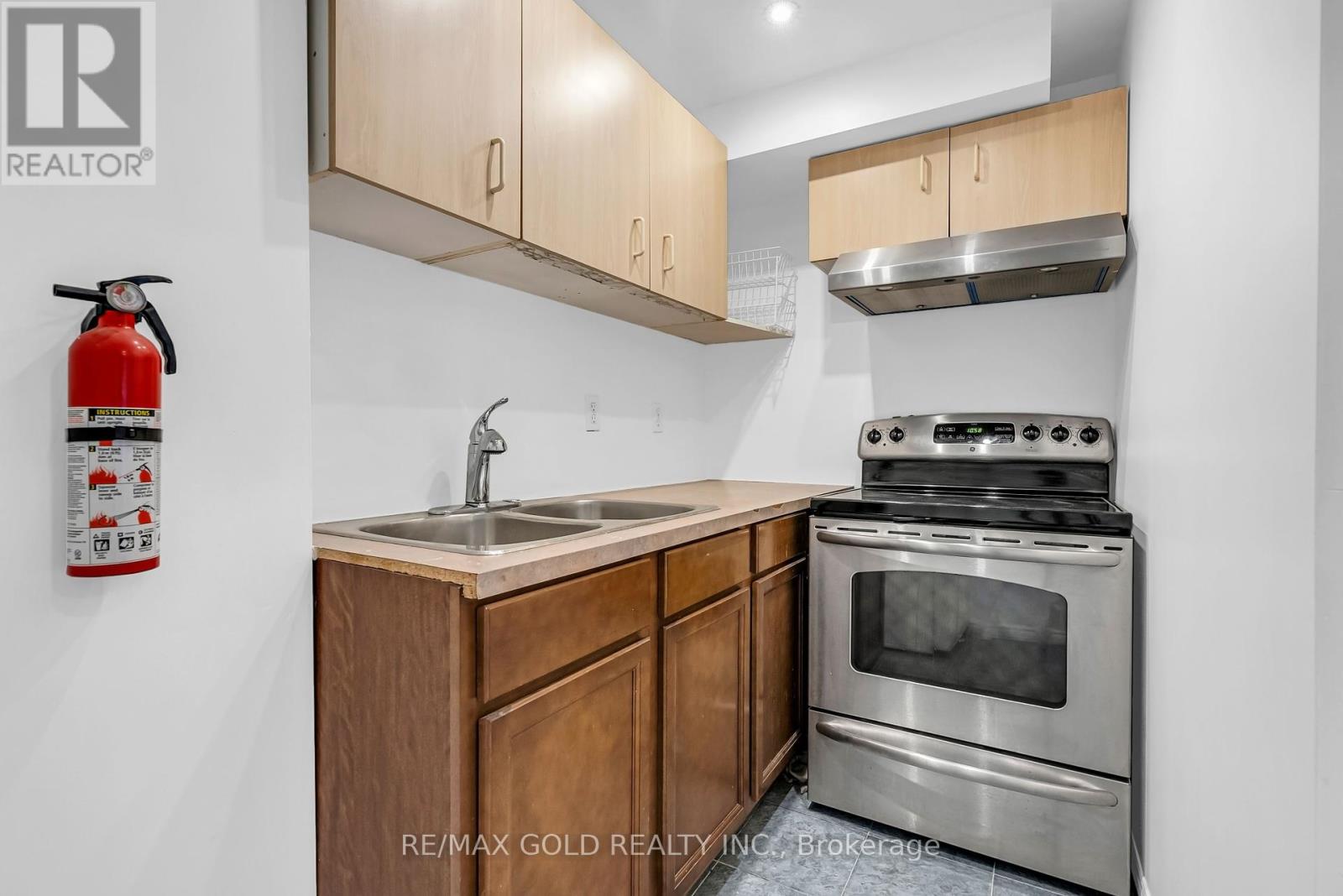 Photo 33 of 552 Farwell Crescent, Mississauga ON