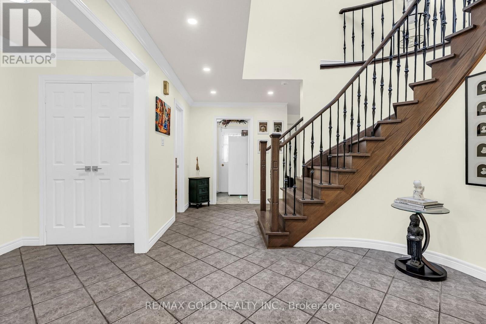 Photo 6 of 552 Farwell Crescent, Mississauga ON