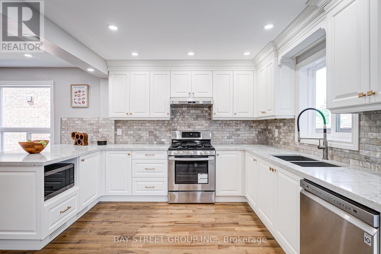Photo 31 of 7 San Marko Place, Vaughan ON