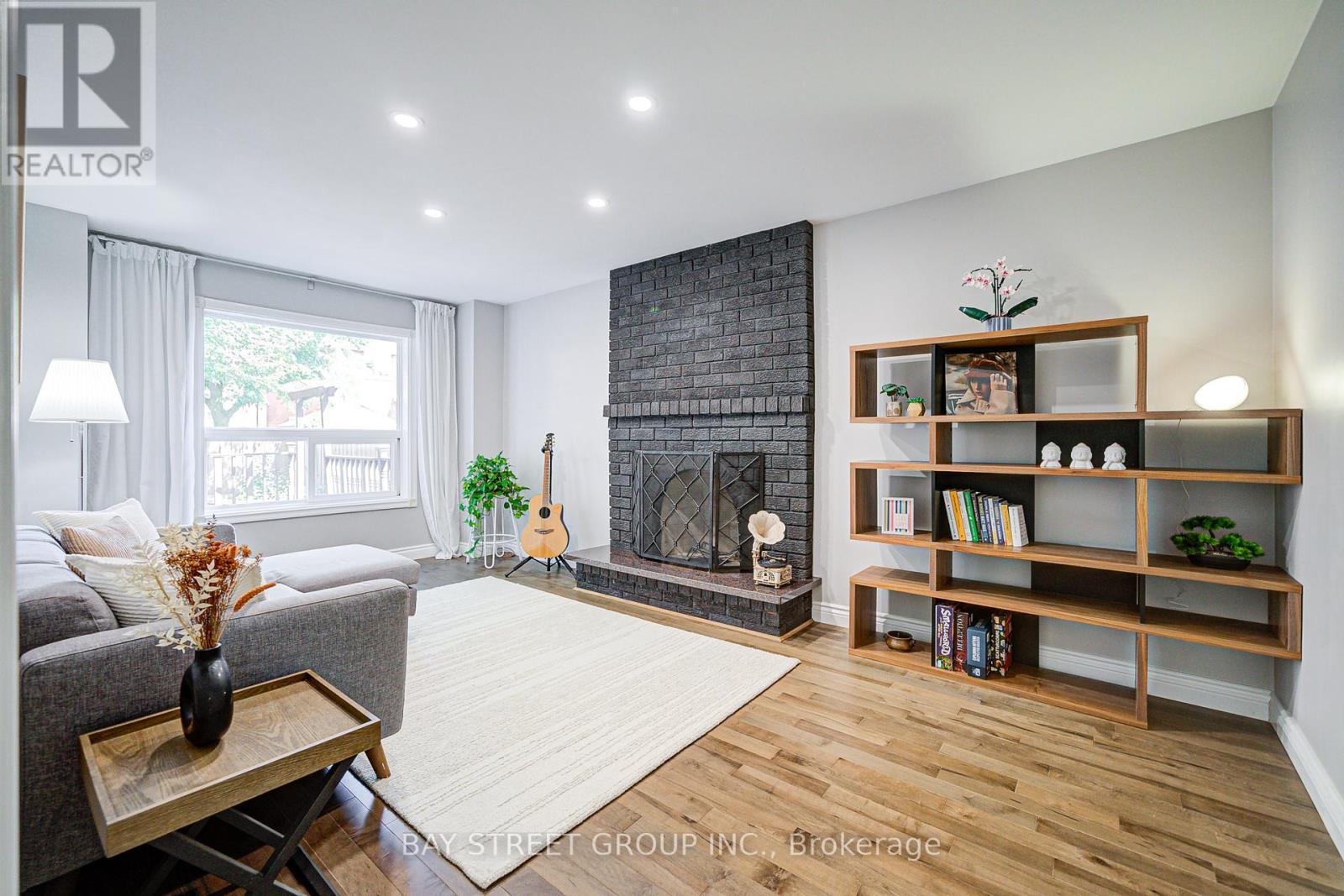 Photo 8 of 7 San Marko Place, Vaughan ON
