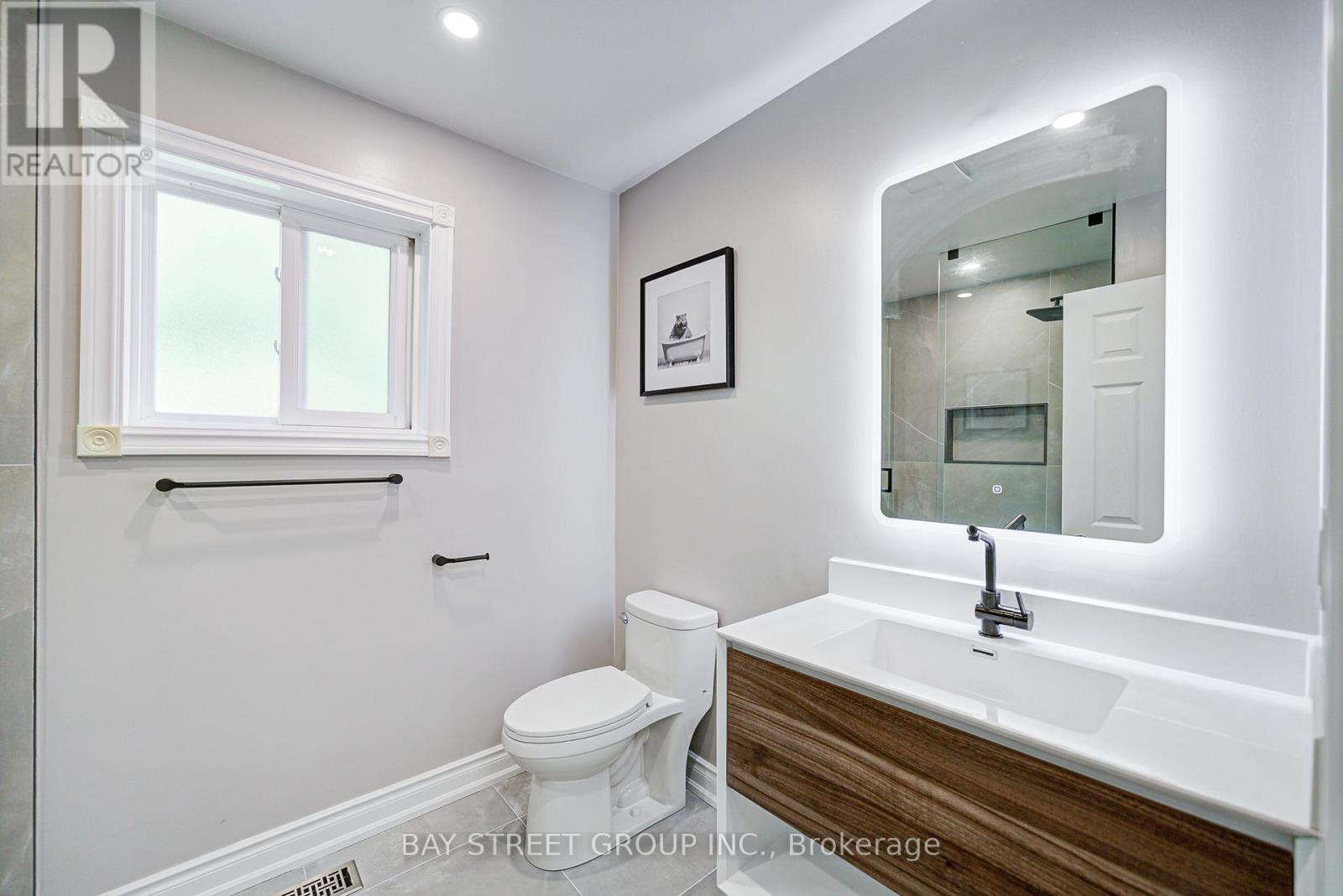 Photo 11 of 7 San Marko Place, Vaughan ON