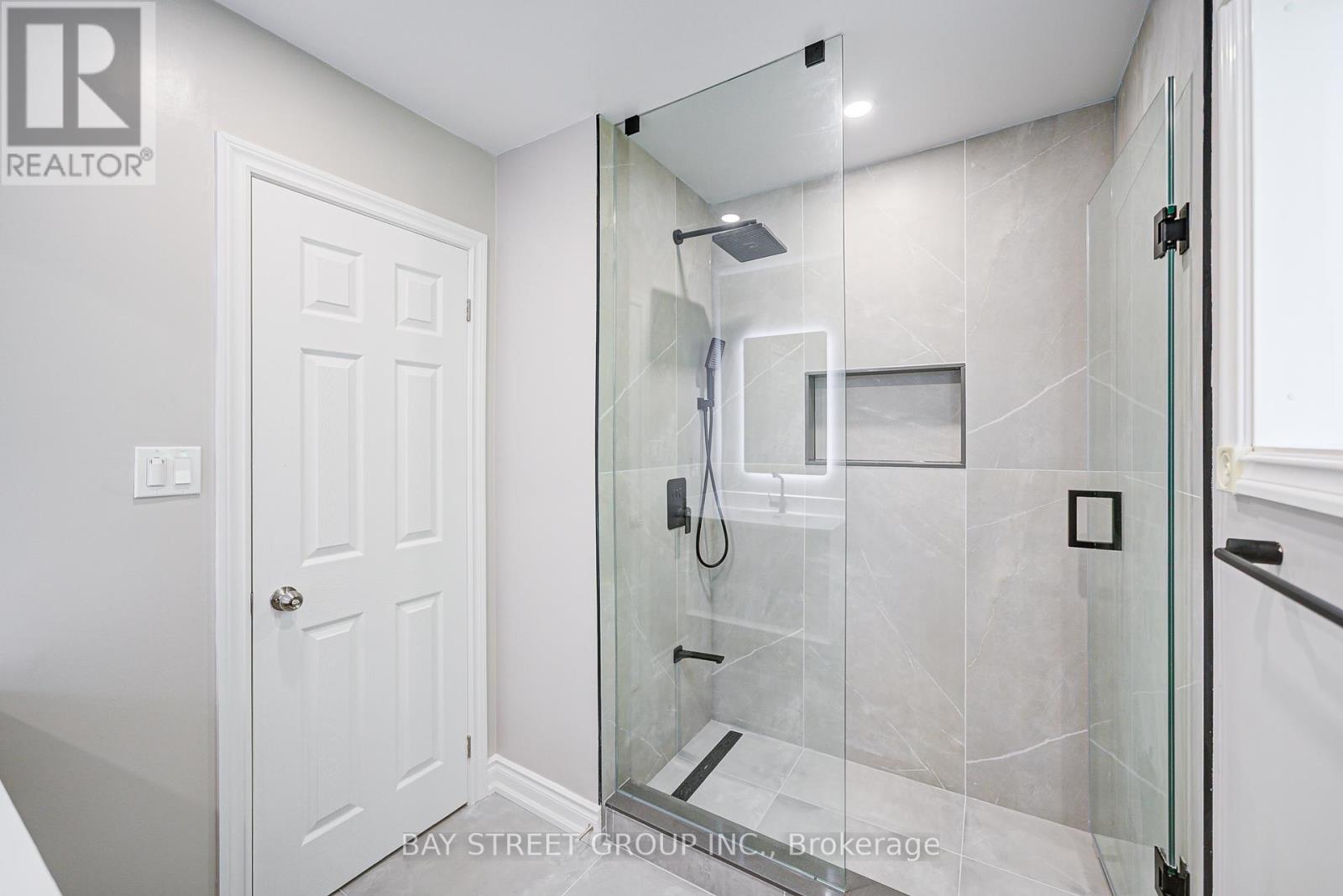 Photo 1 of 7 San Marko Place, Vaughan ON