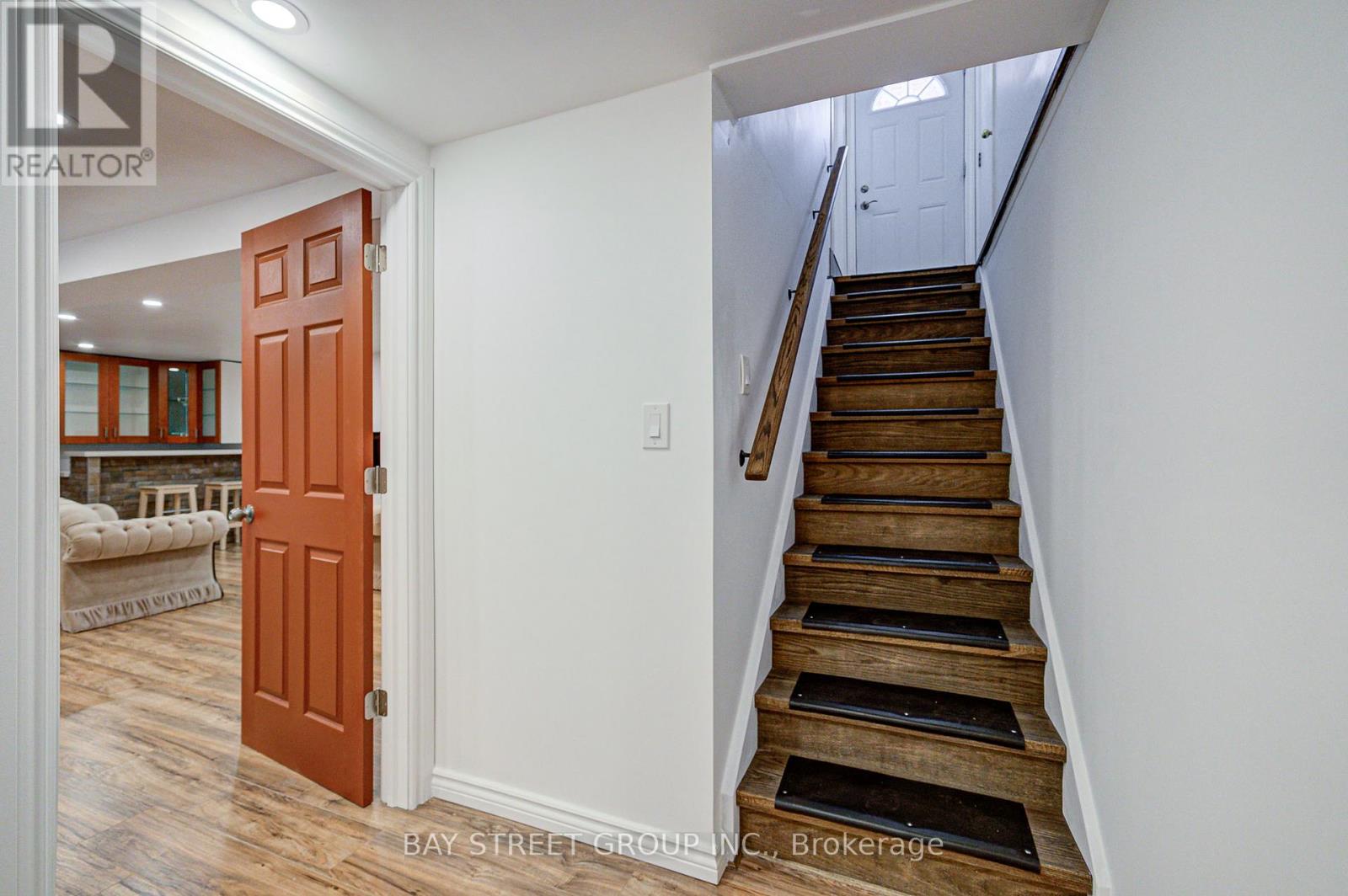 Photo 2 of 7 San Marko Place, Vaughan ON