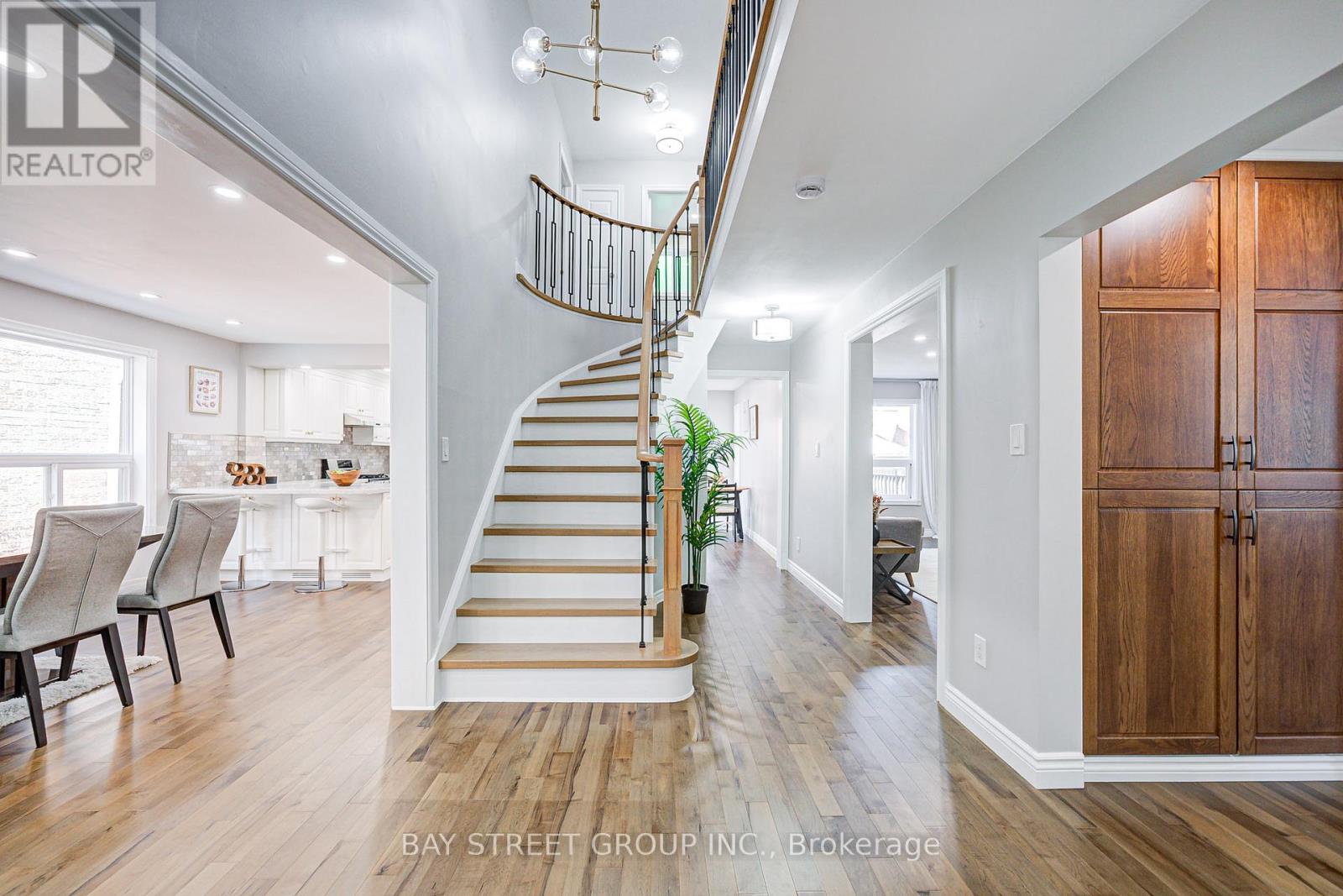 Photo 9 of 7 San Marko Place, Vaughan ON