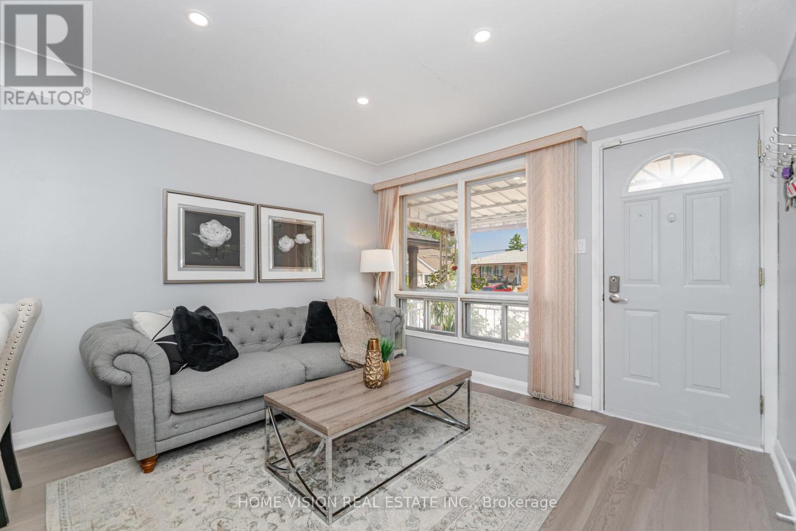 Photo 2 of 15 Adair Avenue N, Hamilton ON