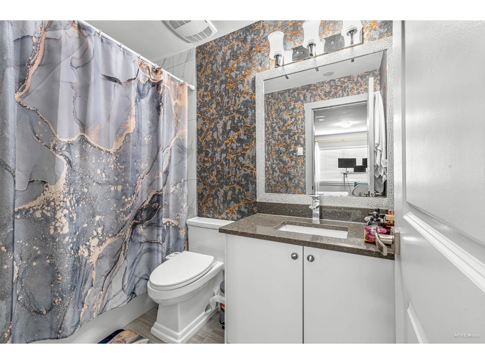 Photo 12 of 2521 Wilding Crescent, Langley BC