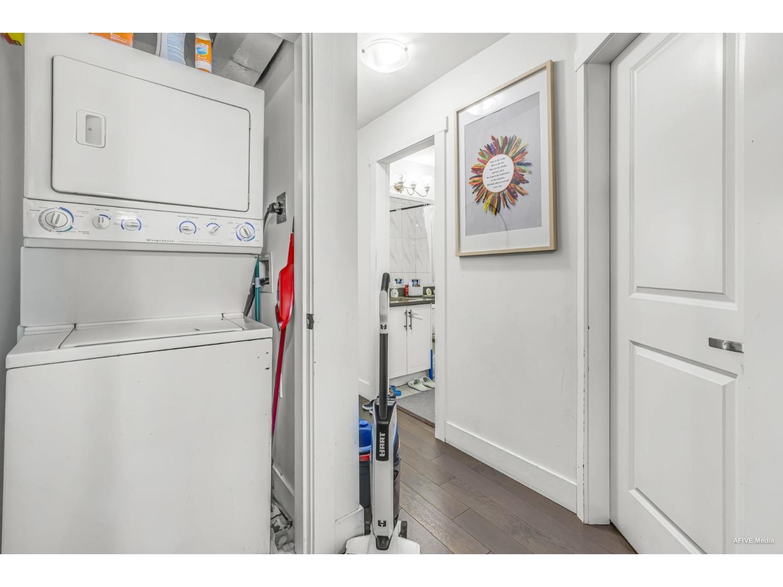 Photo 4 of 2521 Wilding Crescent, Langley BC