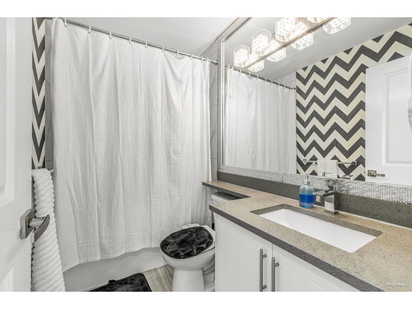 Photo 13 of 2521 Wilding Crescent, Langley BC