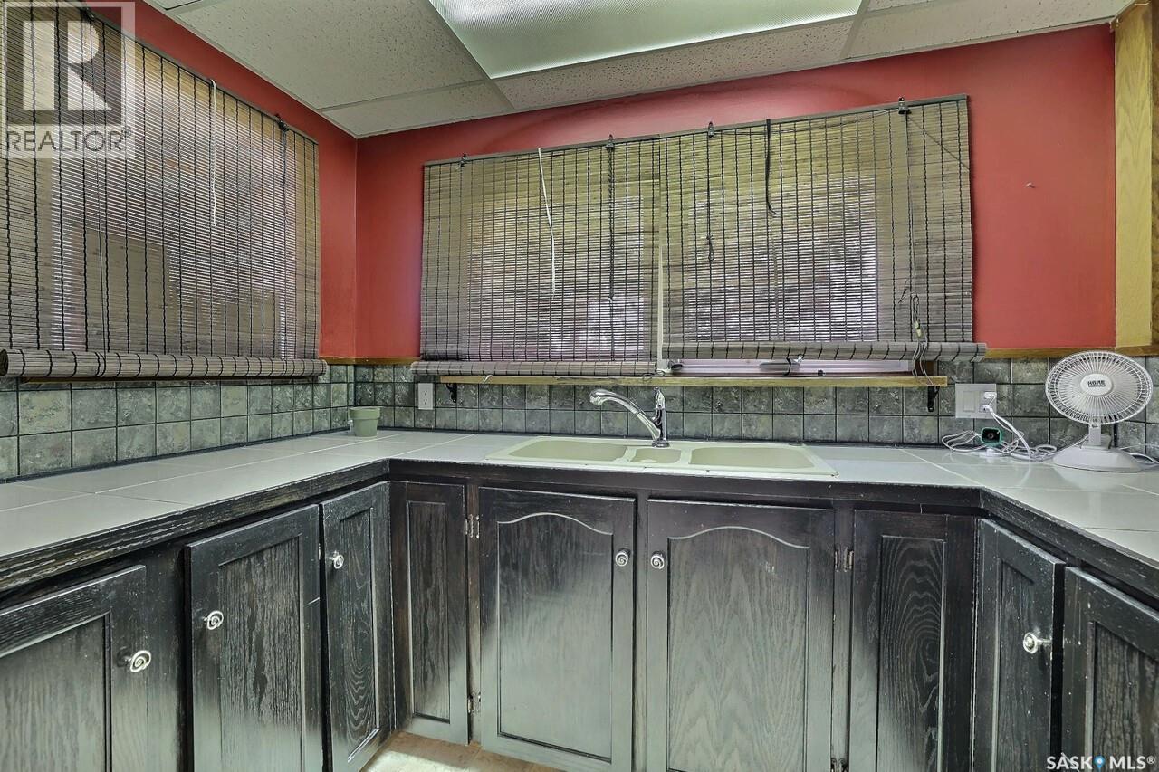 Photo 10 of 1335 Edward Street, Regina SK
