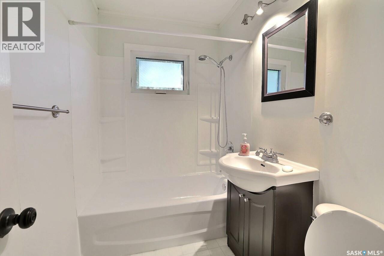 Photo 16 of 1335 Edward Street, Regina SK
