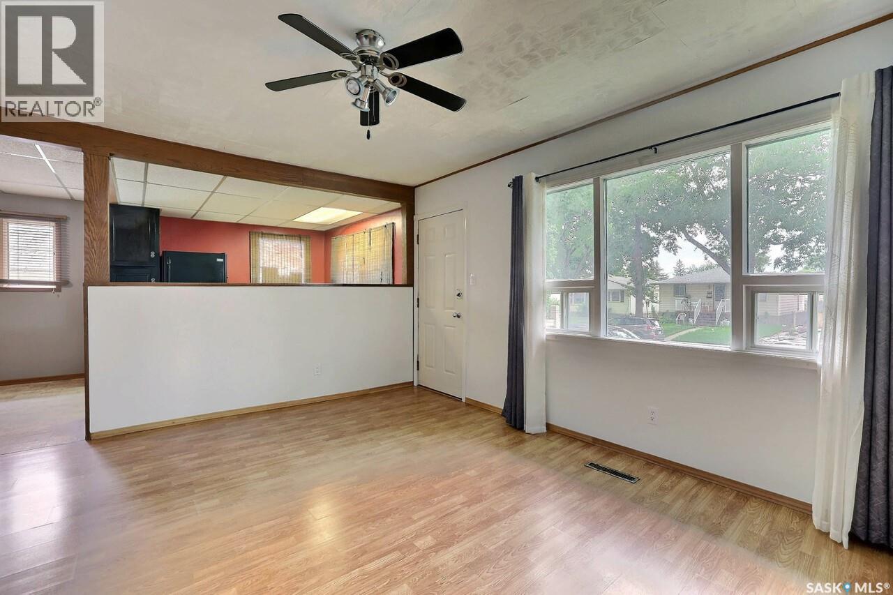 Photo 3 of 1335 Edward Street, Regina SK