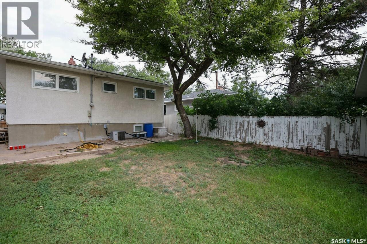 Photo 31 of 1335 Edward Street, Regina SK