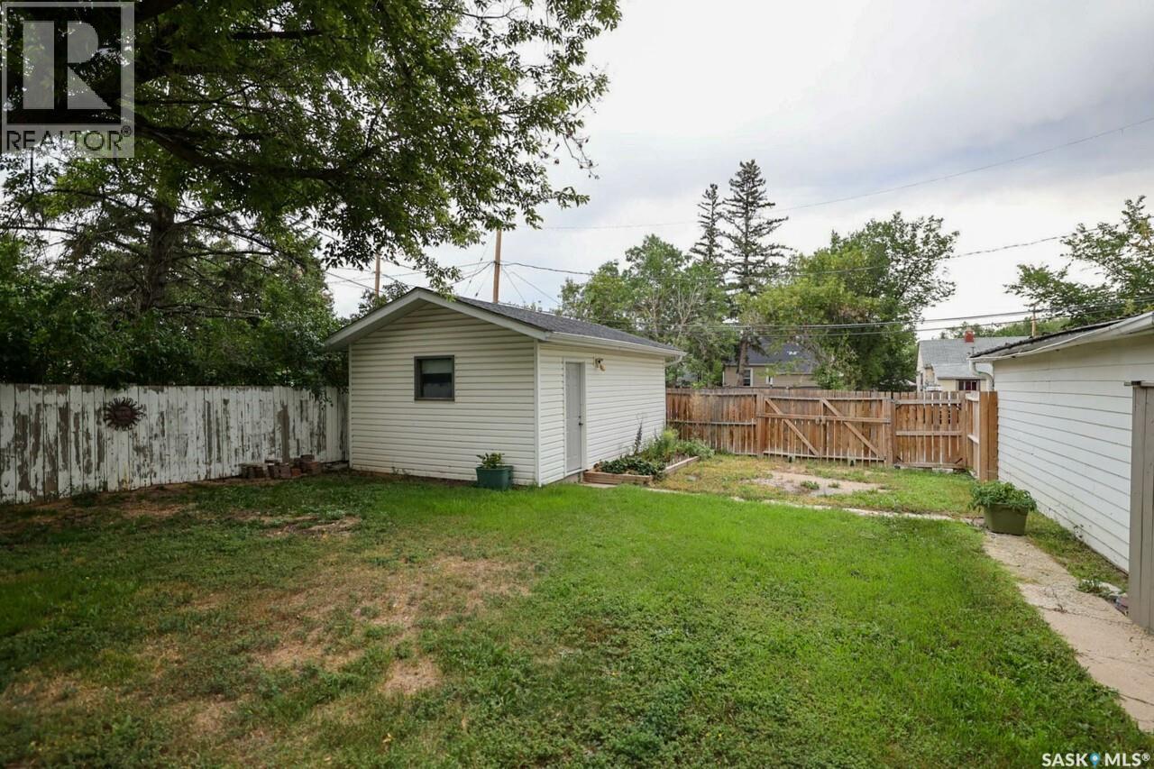 Photo 32 of 1335 Edward Street, Regina SK