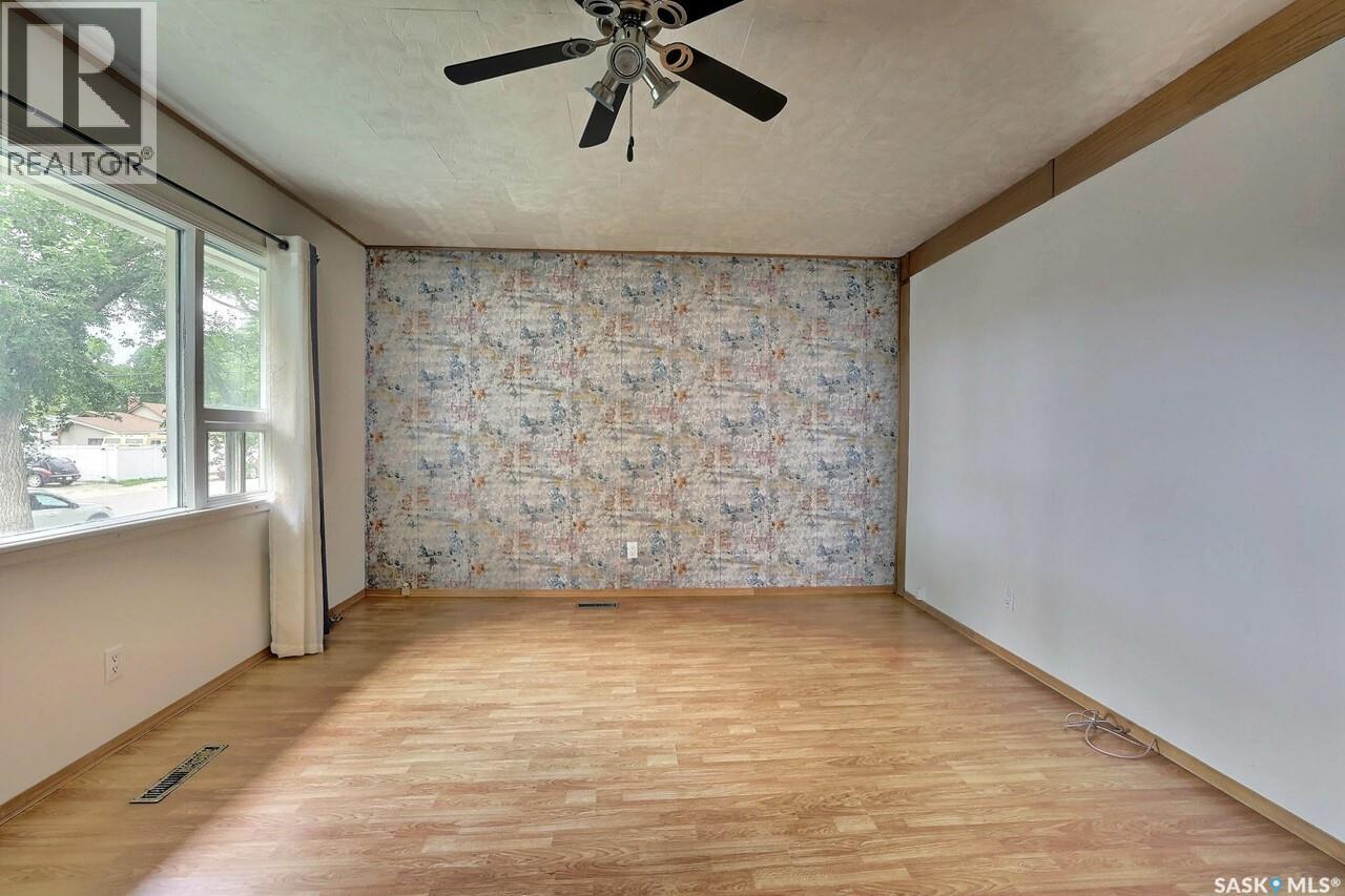 Photo 5 of 1335 Edward Street, Regina SK