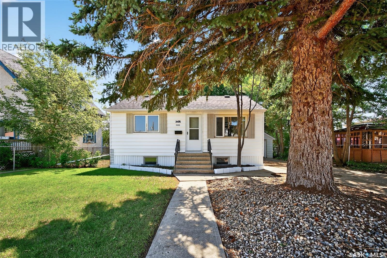 Photo 17 of 1025 Montgomery Street, Moose Jaw SK